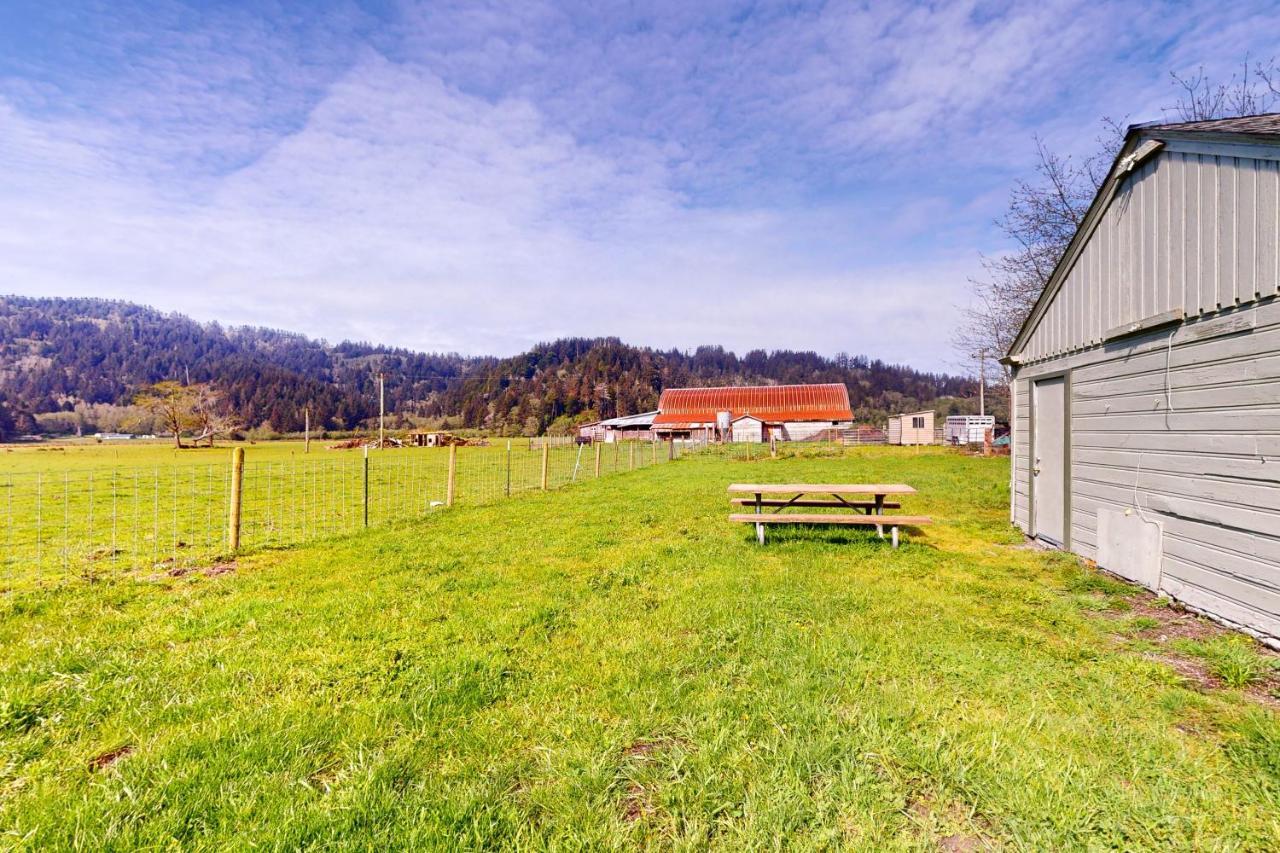 Redwood Farmhouse In The Orick Valley Esterno foto